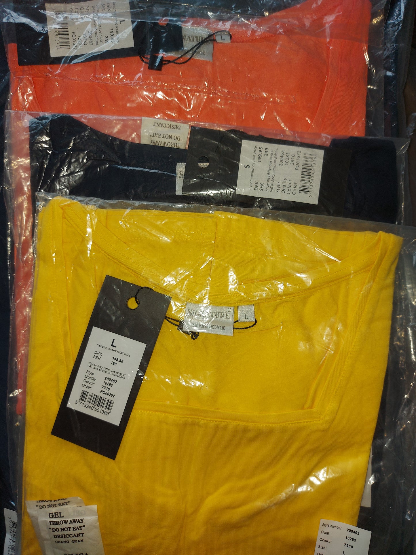 ,,SIGNATURE" labai malonaus trikotažo marškinėliai (S-XL dydis).
