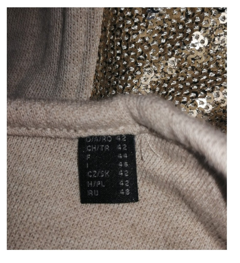 Puošnus megztukas- švarkelis (L-XL).