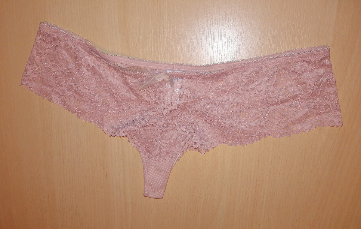 ,,Sample not for resale" kelnaitės ,,Brazilian" tipo (S-M dydis).