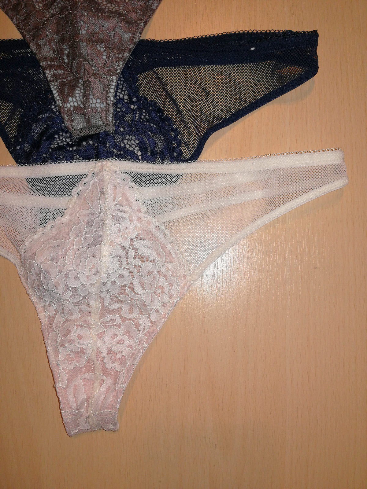 ,,b.tempt'd" labai togus, labai tamprus stringai (S-XXL dydis).