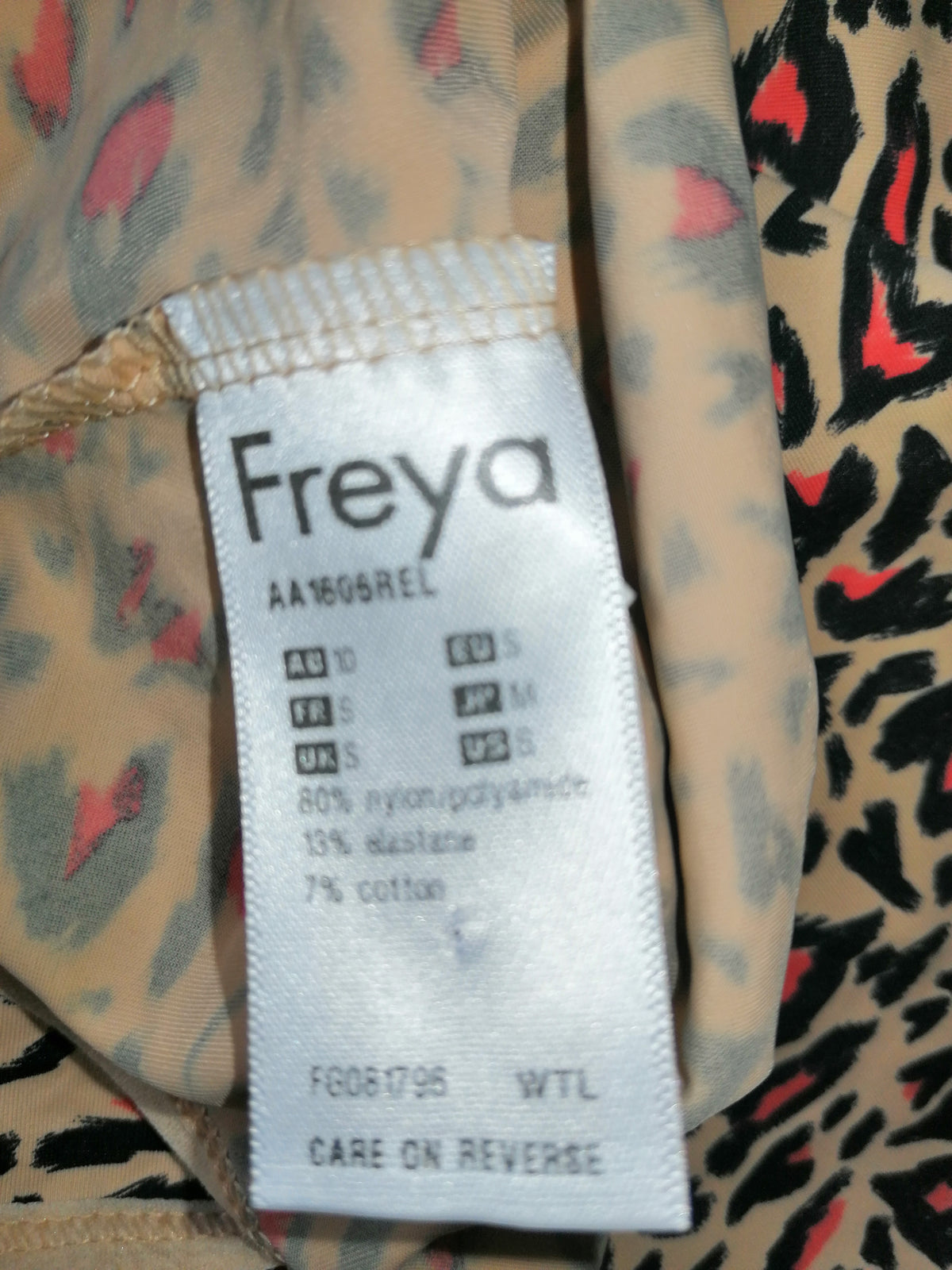,,FREYA" kelnaitės aukštesniu juosmeniu (M-L dydis).