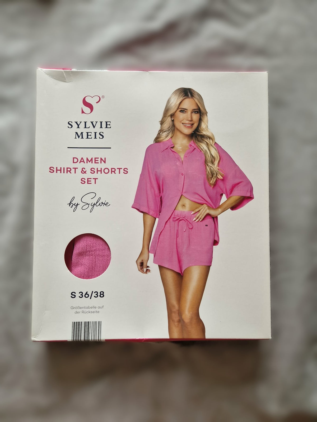 ,,Sylvie Meis" viskozinių marškinių ir šortų komplektas (36-42 dydis).