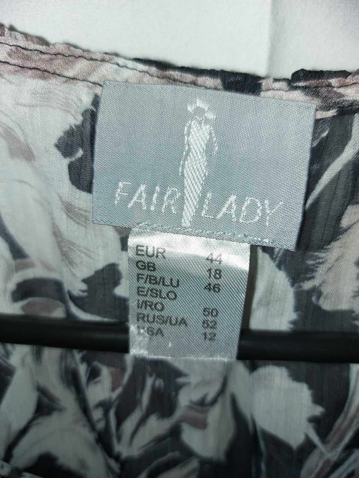 ,,FAIR LADY" lengva palaidinė (44 dydis).