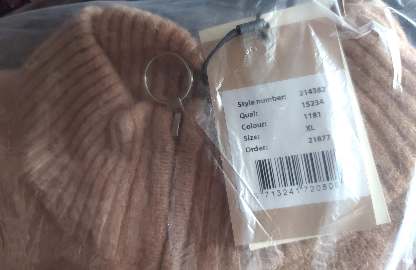 ,,B. copenhagen" minkštas, stilingas megztukas (XL-3XL).