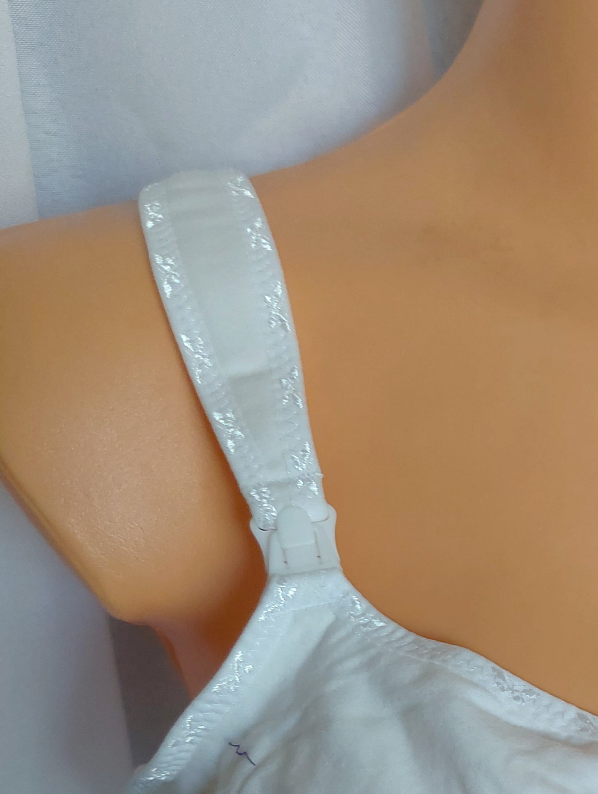 ,, Q-T INTIMATES" liemenėlė maitinančioms be lankelių, be pakietinimų 90B;100E.