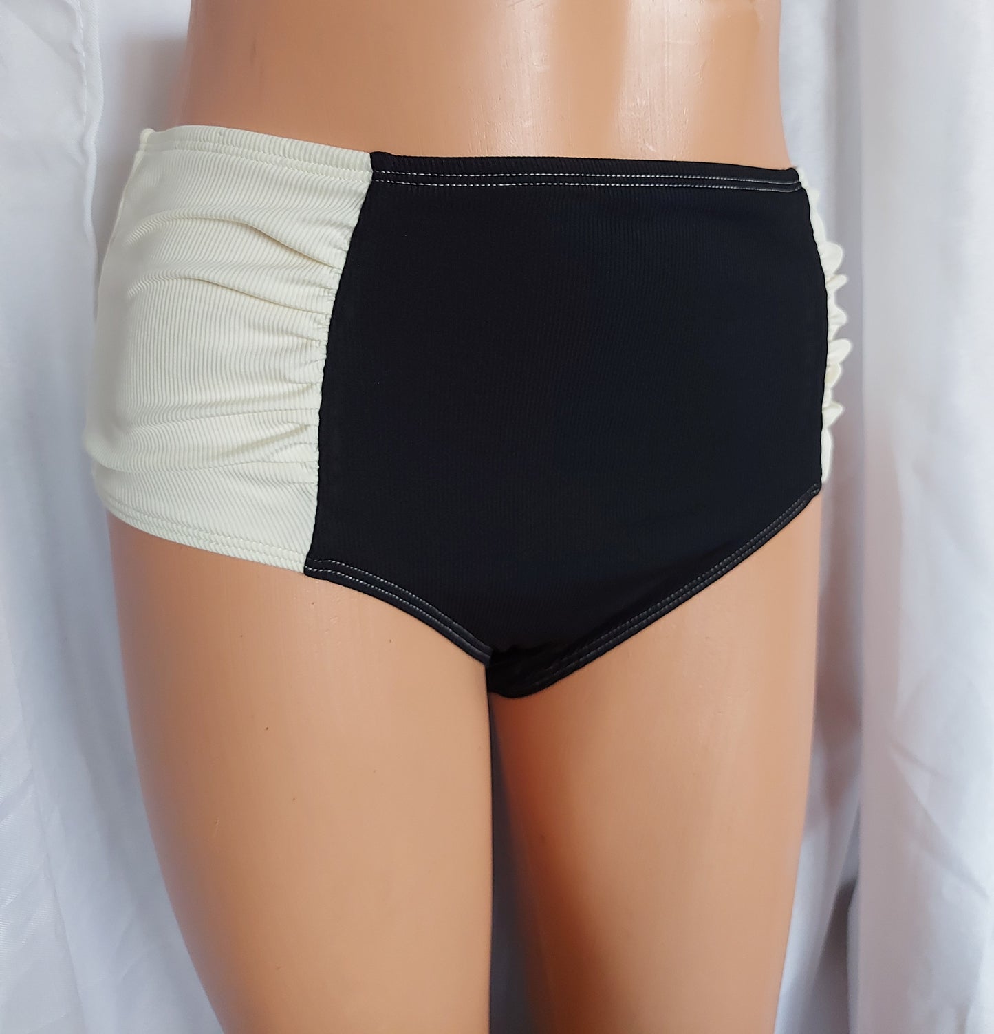 ,,Primark" maudymosi kelnaitės (36;42 dydis).
