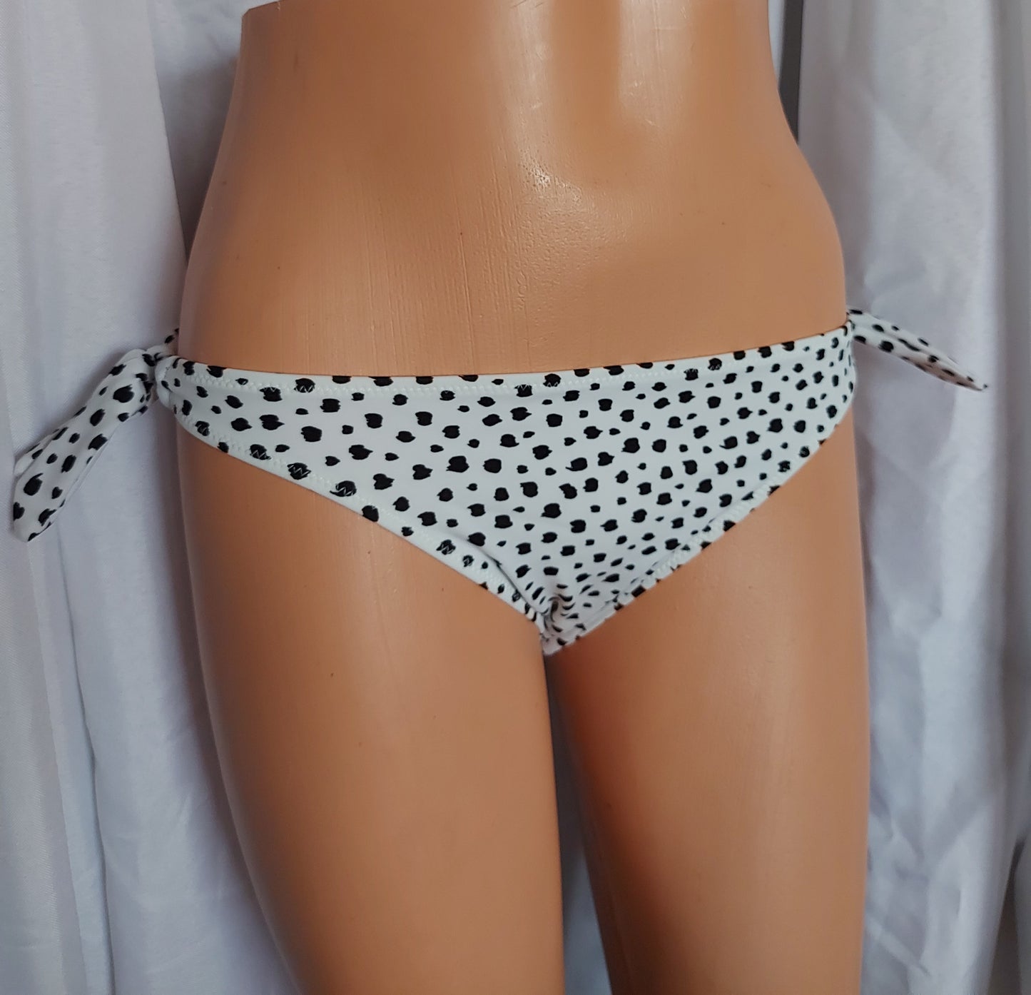 ,,H&M" maudymosi kelnaitės (42 dydis).