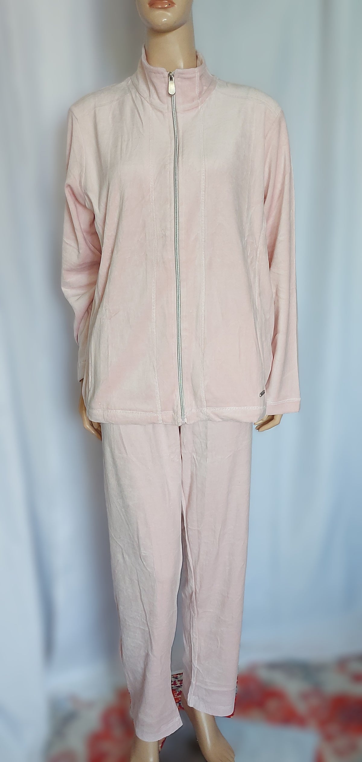 ,,Brandtex" veliūrinis laisvalaikio kostiumas (M-2XL dydis).