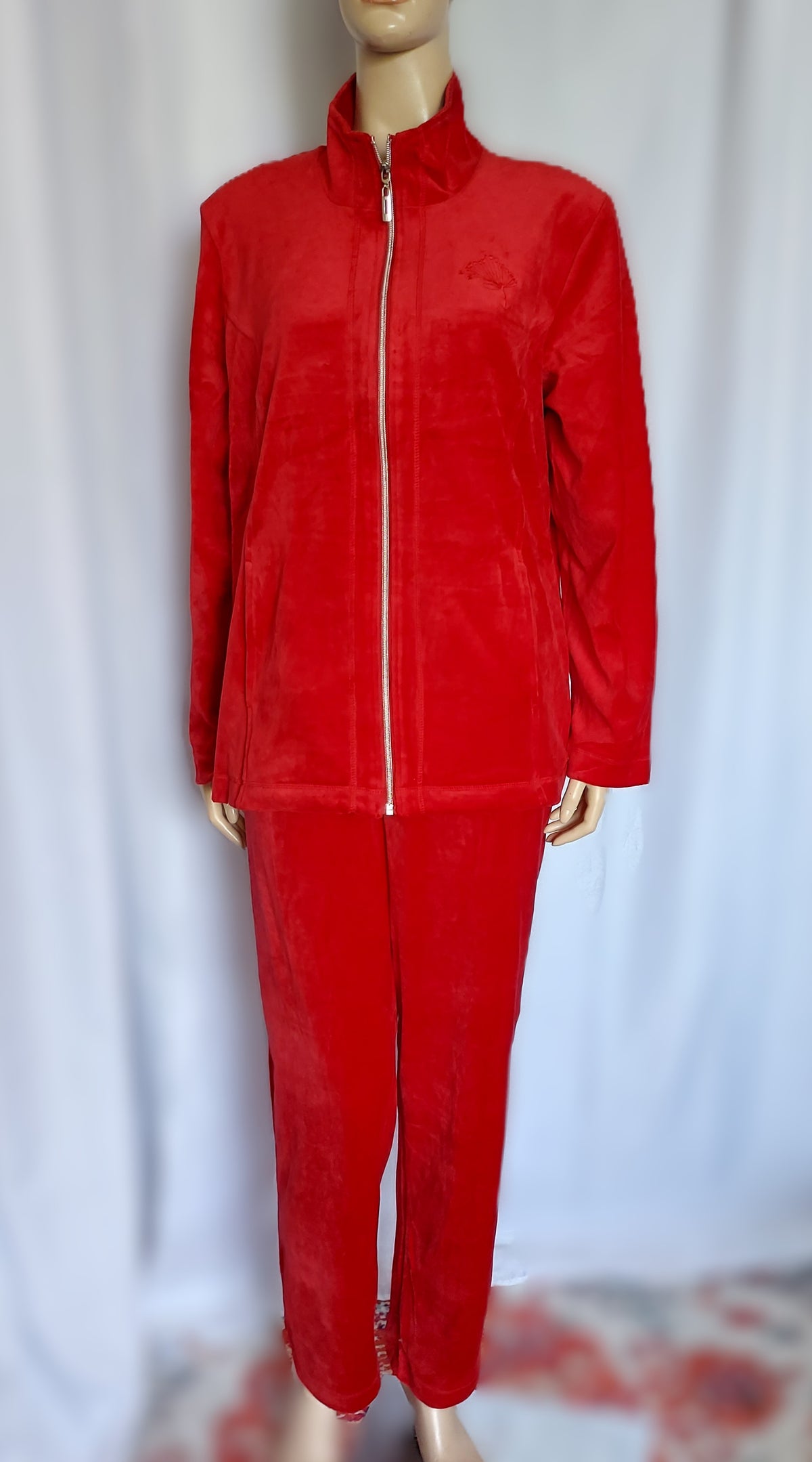 ,,Brandtex" veliūrinis laisvalaikio kostiumas (L-XL dydis).