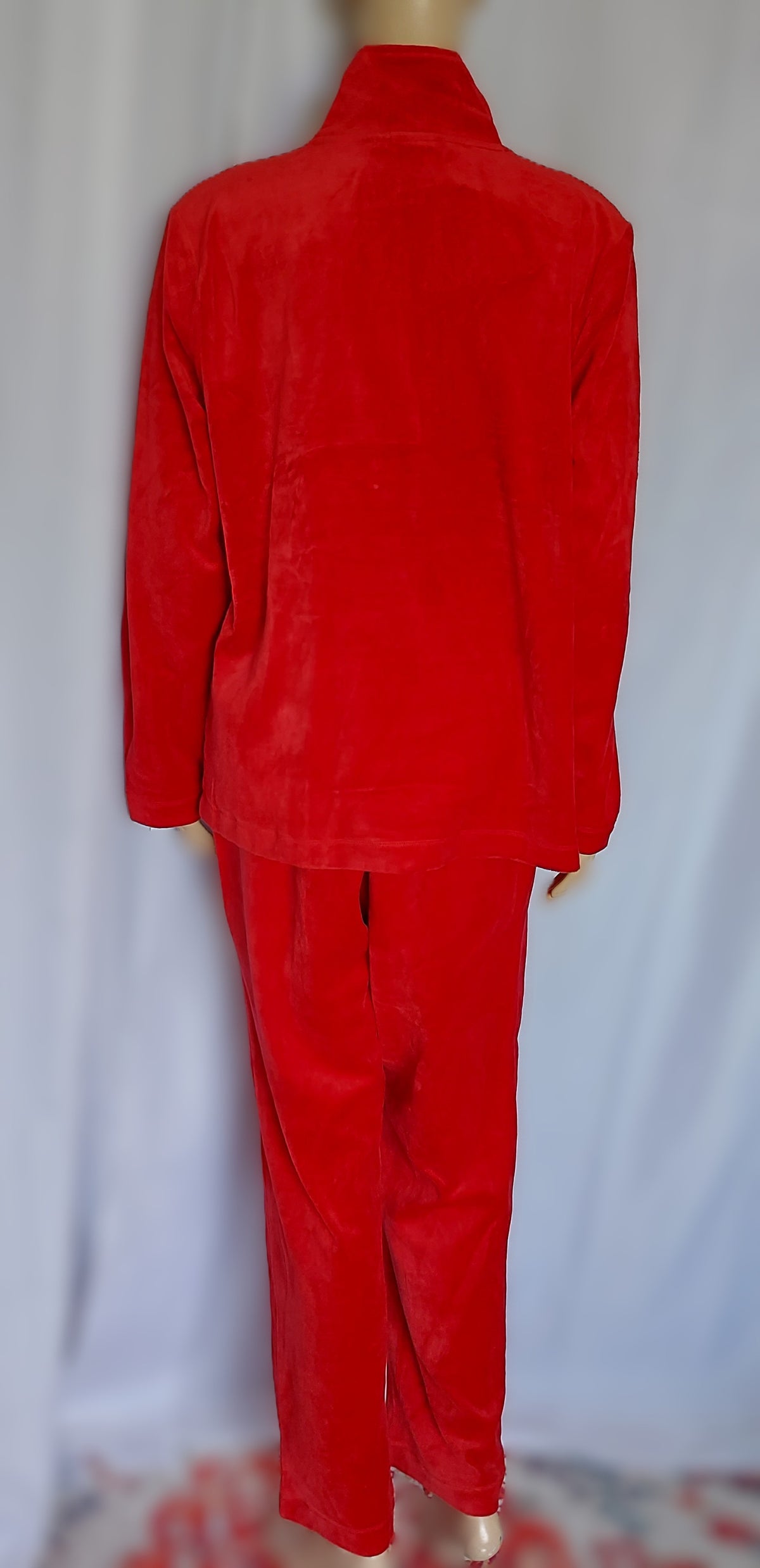 ,,Brandtex" veliūrinis laisvalaikio kostiumas (L-XL dydis).