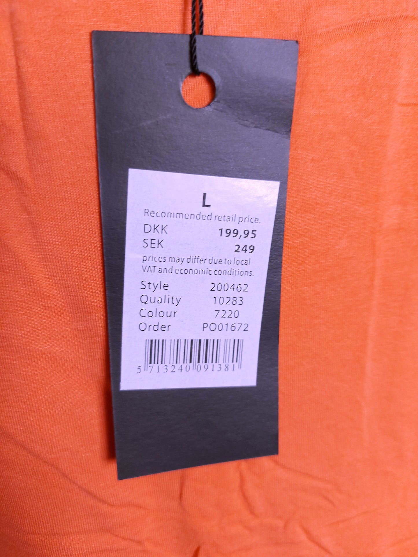 ,,SIGNATURE" labai malonaus trikotažo marškinėliai (S-XL dydis).