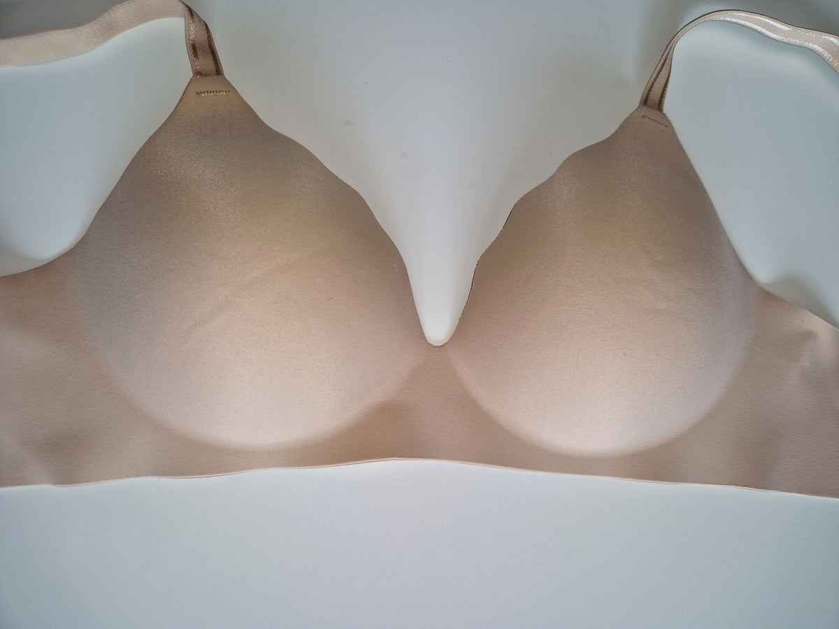 ,,AU NATURAL" besiūlė liemenėlė be lankelių, tik su pakietinimais 75B.