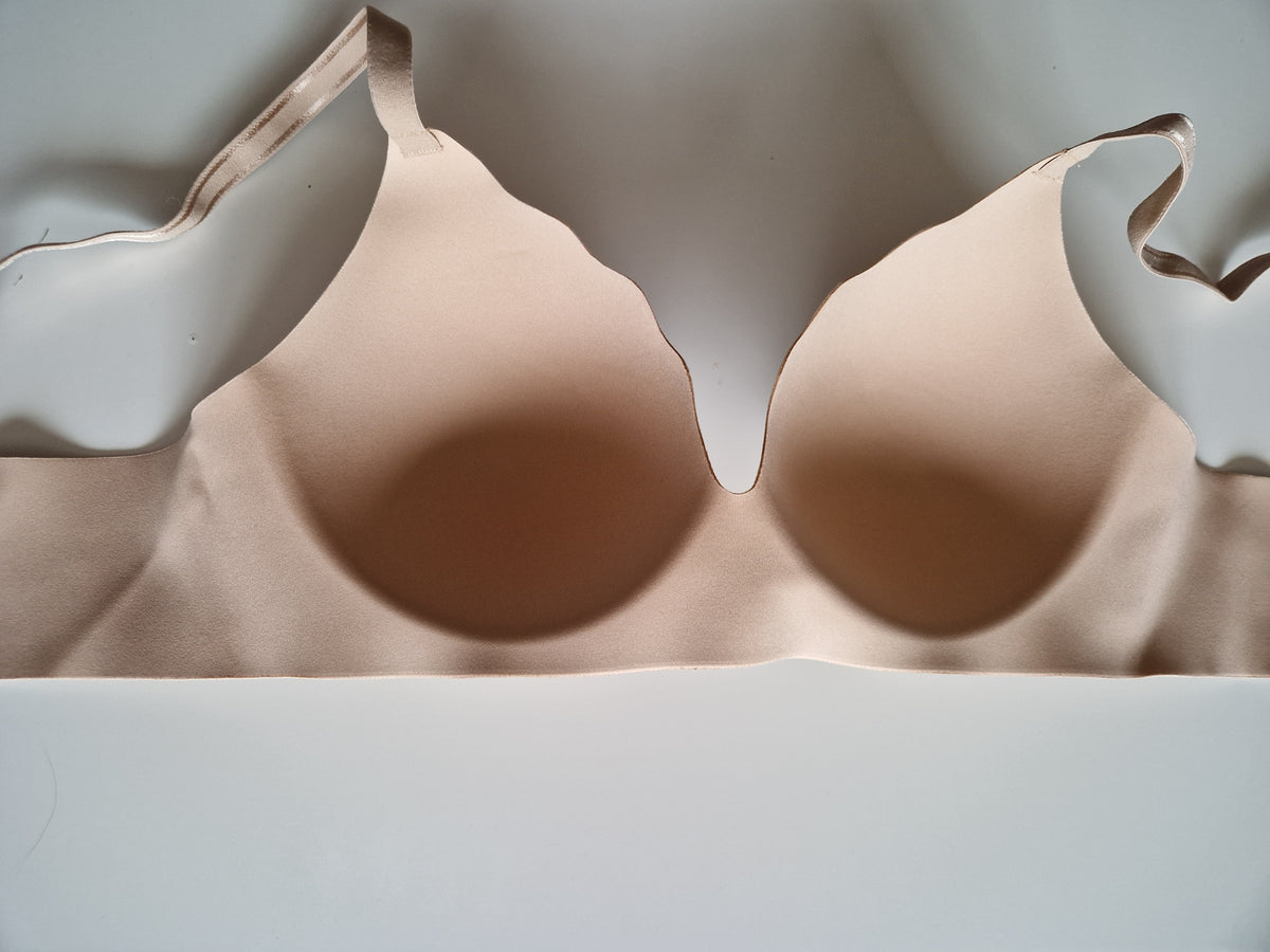 ,,AU NATURAL" besiūlė liemenėlė be lankelių, tik su pakietinimais 75B.