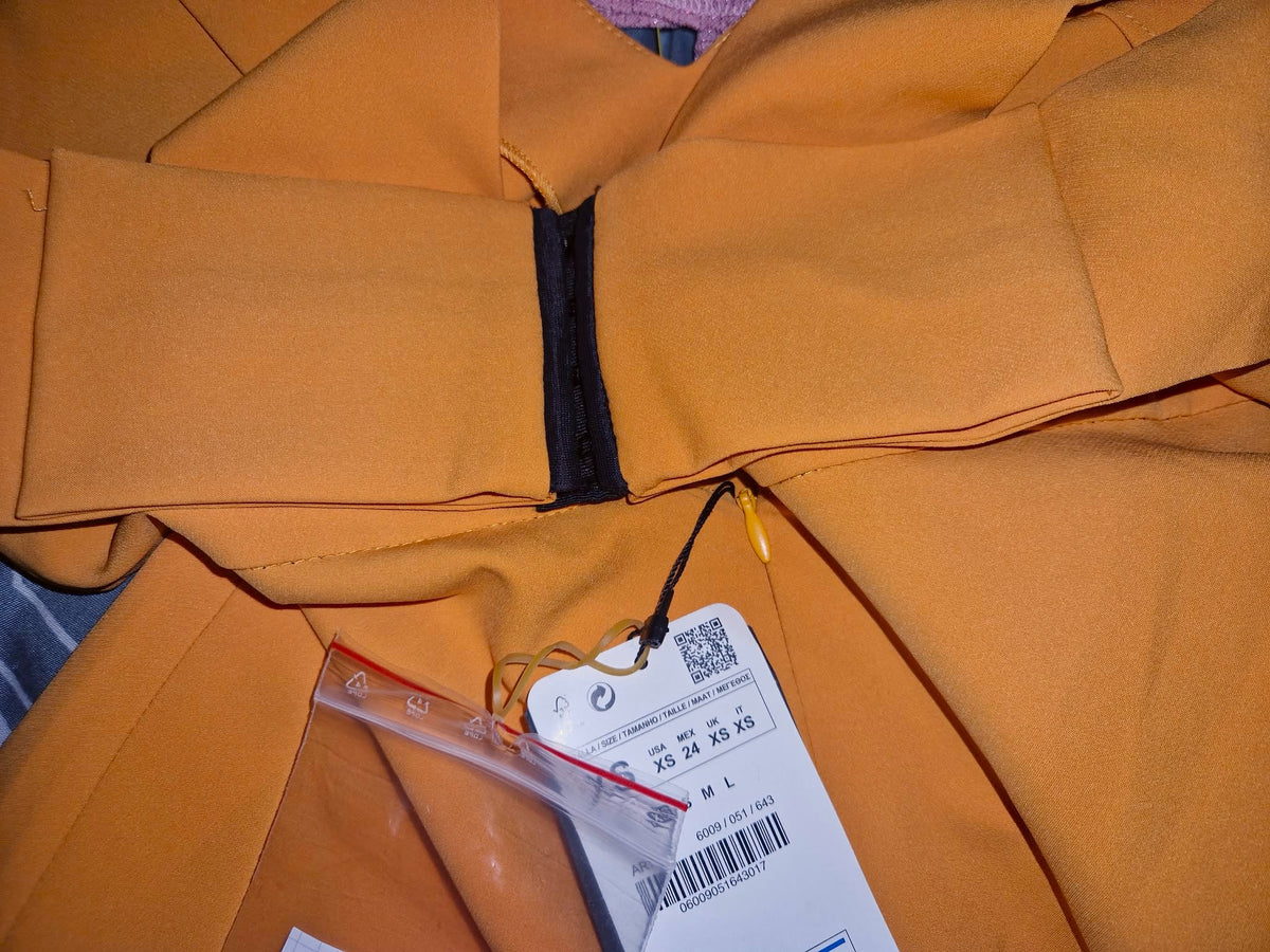 ,,Zara" ryški suknutė atvira nugara (XS-S dydis).