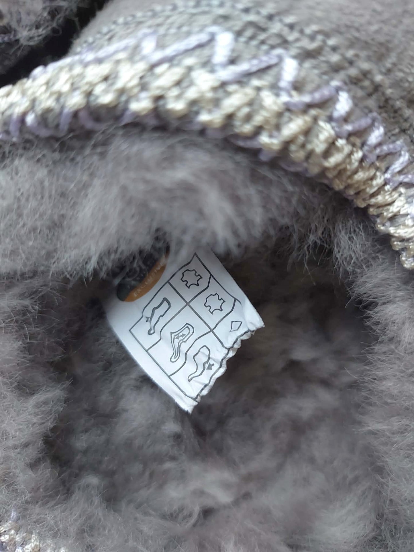 Natūralios zomšos šiltos tapkės su kailiuku (37-41 dydis).