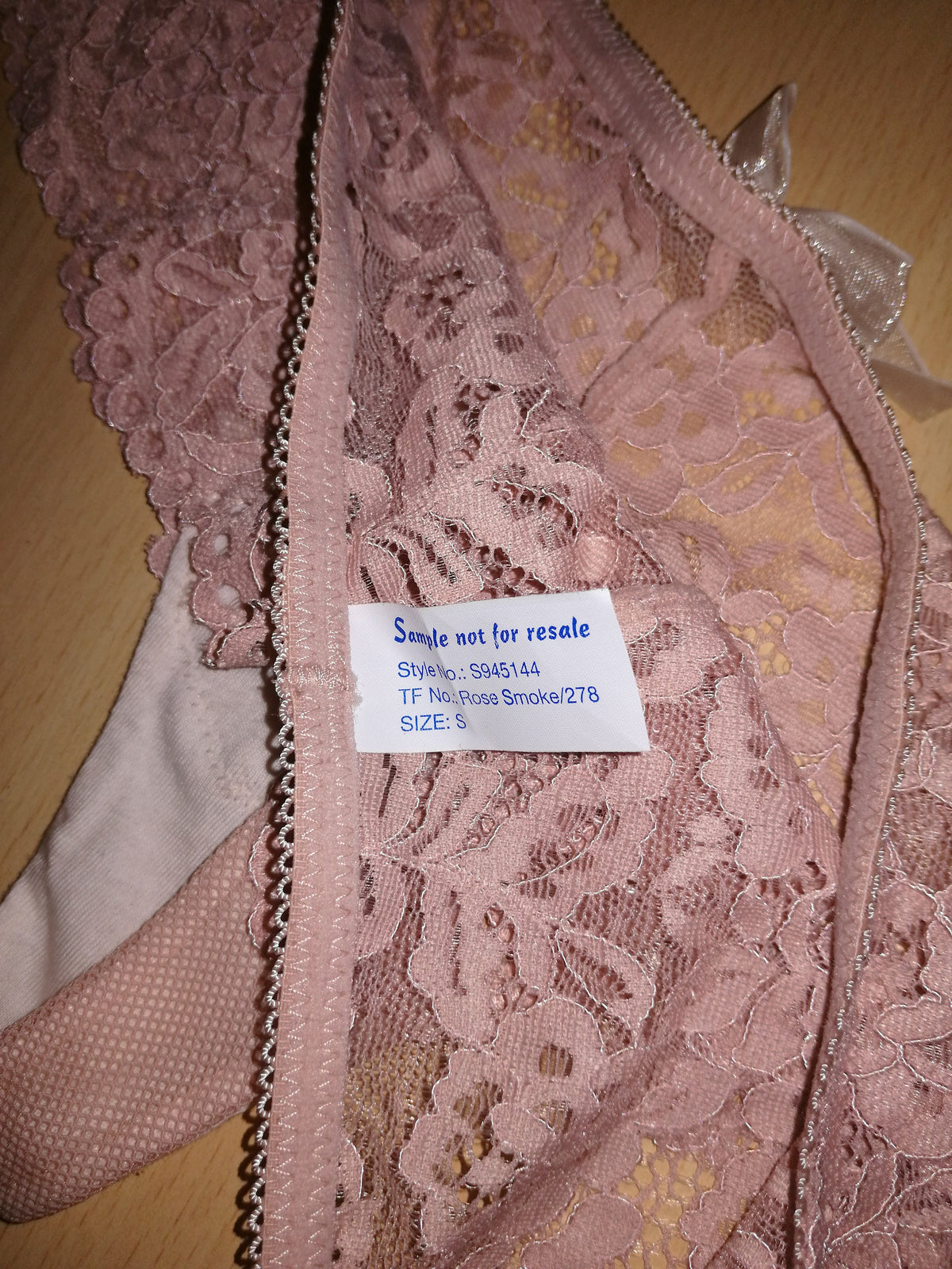 ,,Sample not for resale" kelnaitės ,,Brazilian" tipo (S-M dydis).