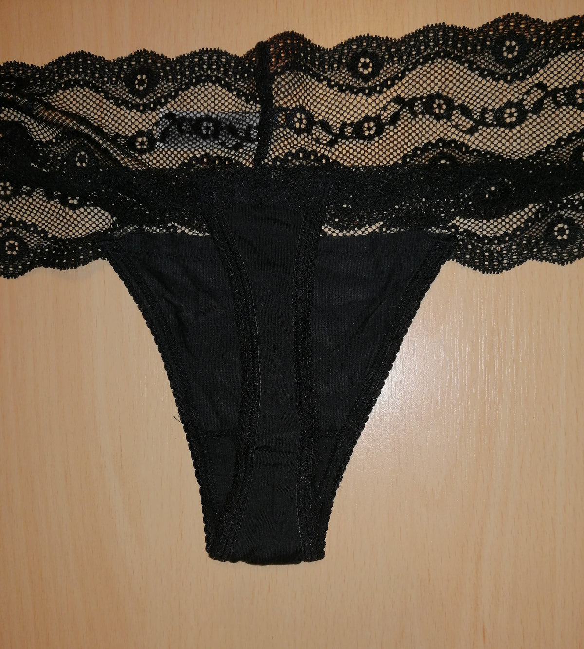 ,,b,tempt,d" kelnaitės ,,Brazilian" tipo (M-XL dydis).