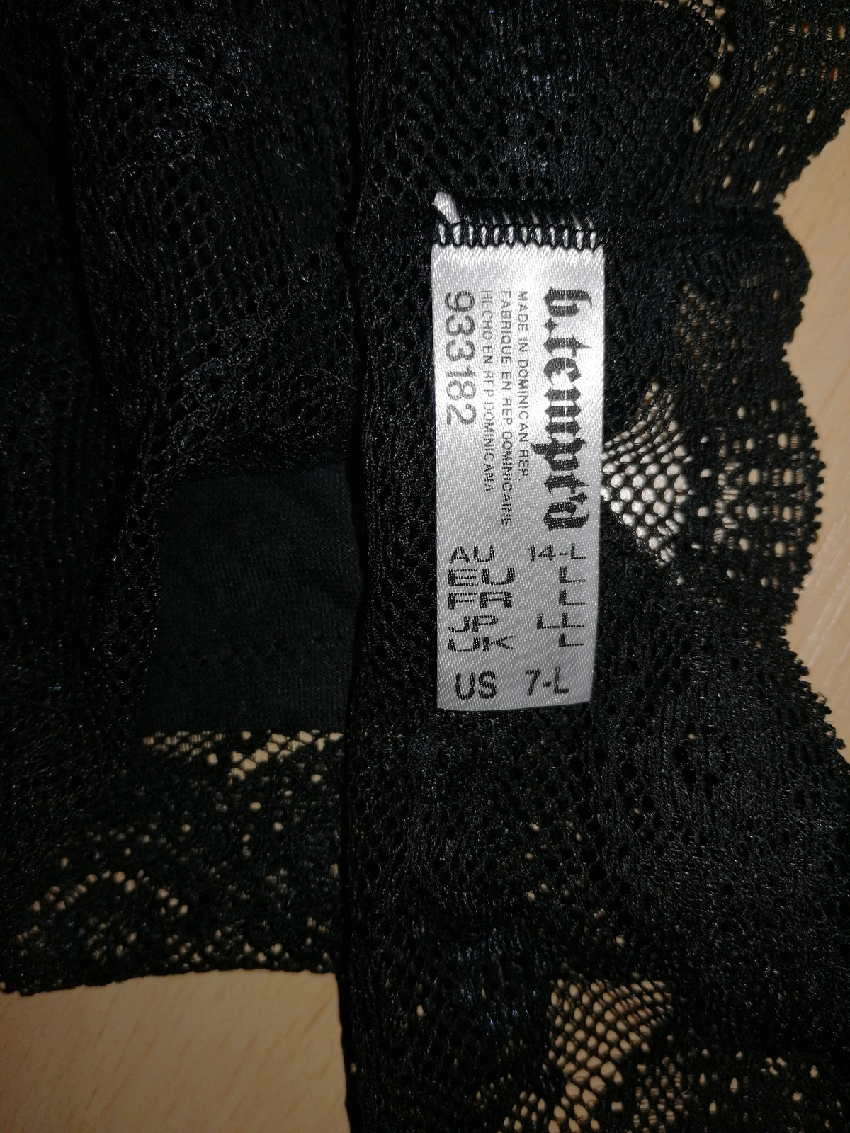 ,,b,tempt,d" kelnaitės ,,Brazilian" tipo (M-XL dydis).
