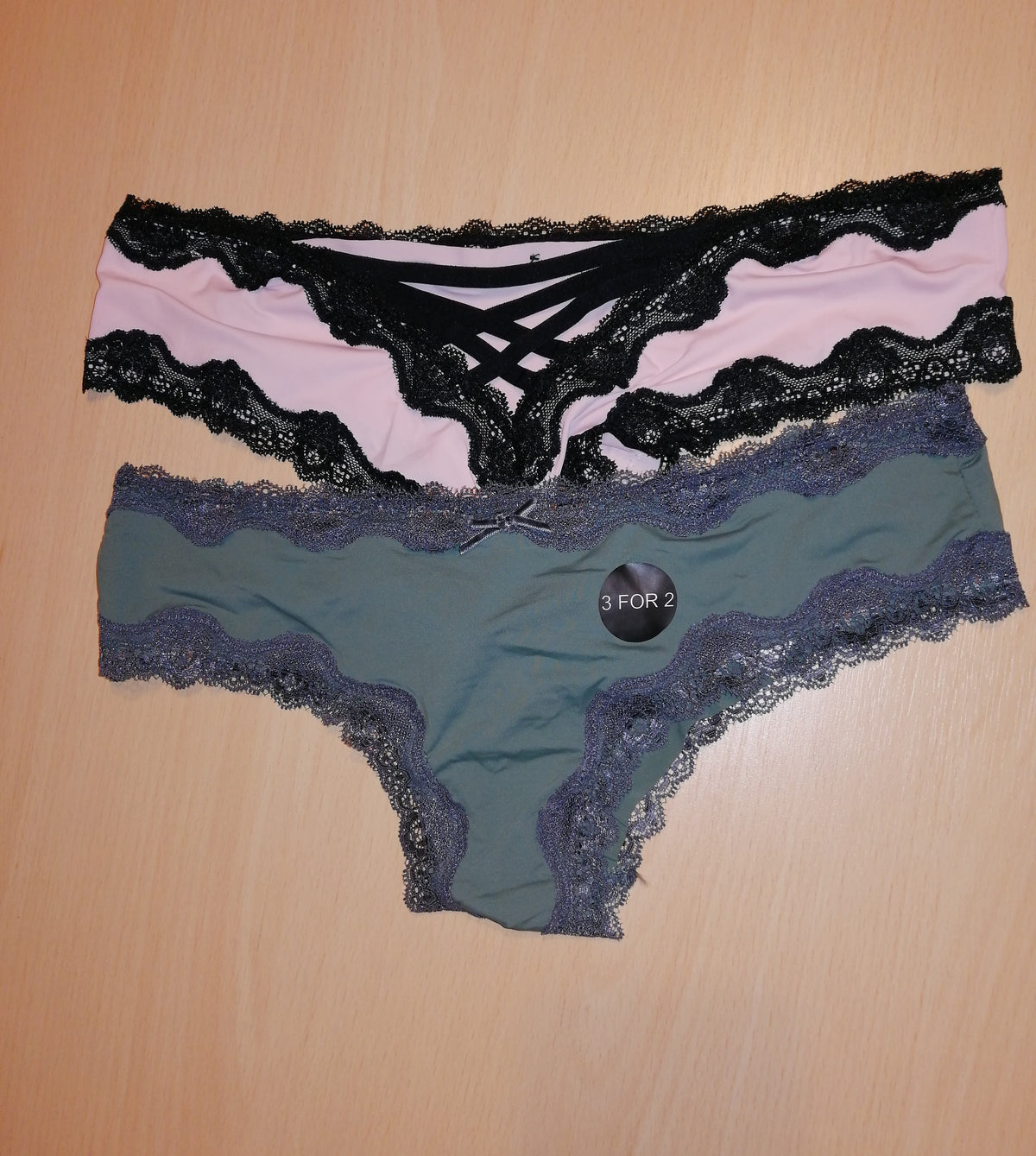 ,,New Look" kelnaitės su neriniais (34-42 dydis).