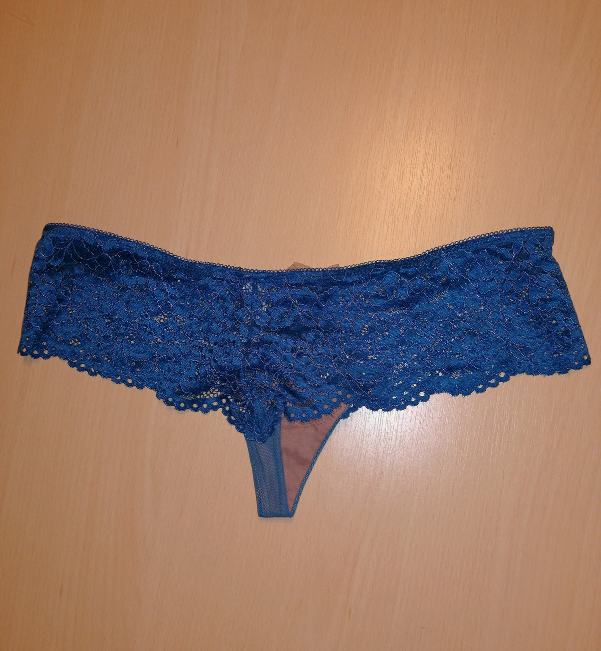 ,,b,tempt,d" kelnaitės ,,Brazilian" tipo (S-M dydis).