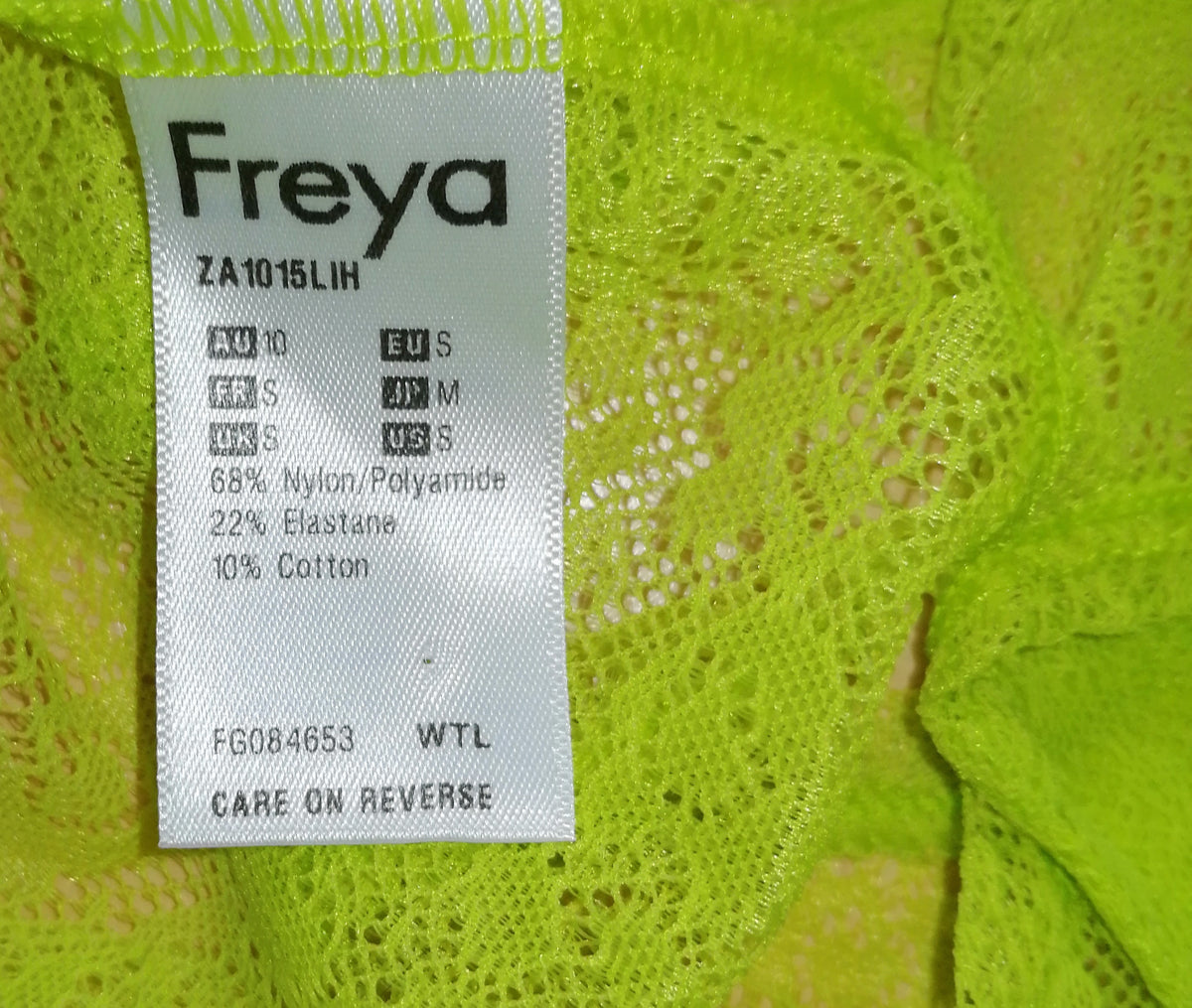 ,,FREYA" tamprios, ryškios spalvos, minkštos medžiagos kelnaitės (S-M dydis).