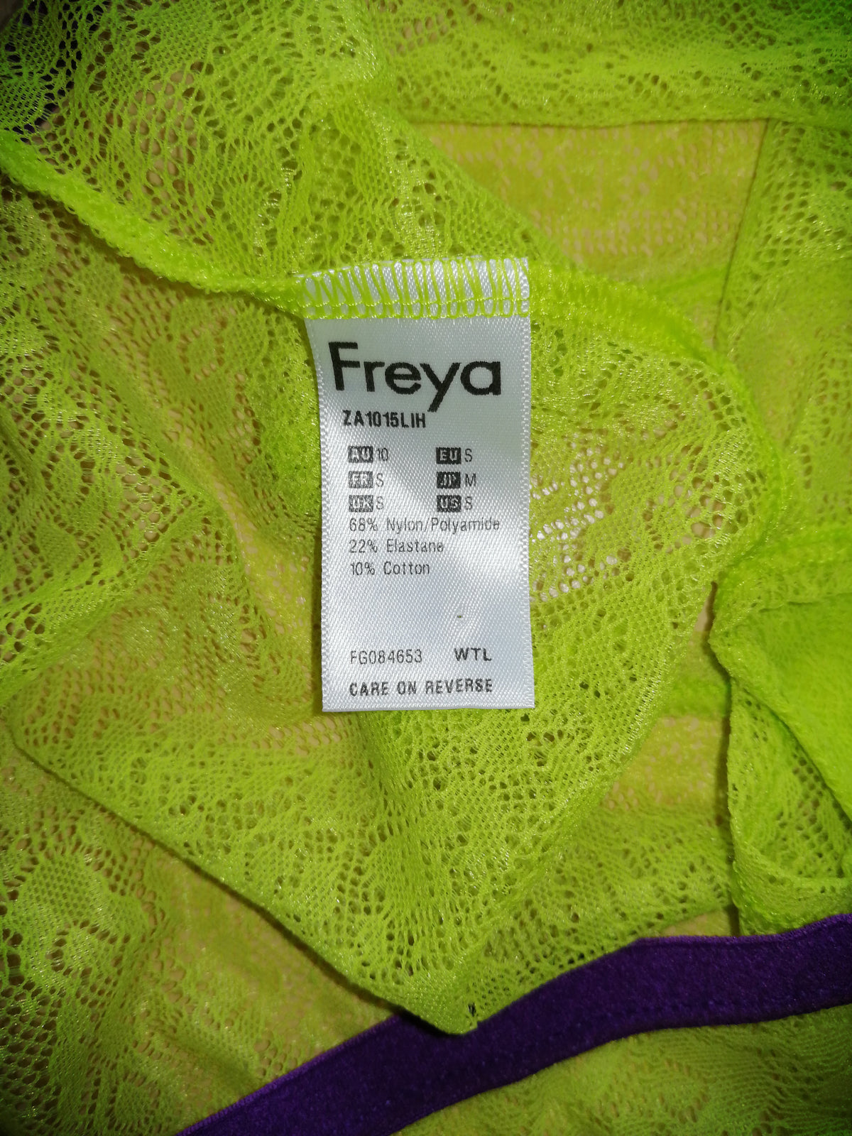 ,,FREYA" tamprios, ryškios spalvos, minkštos medžiagos kelnaitės (S-M dydis).