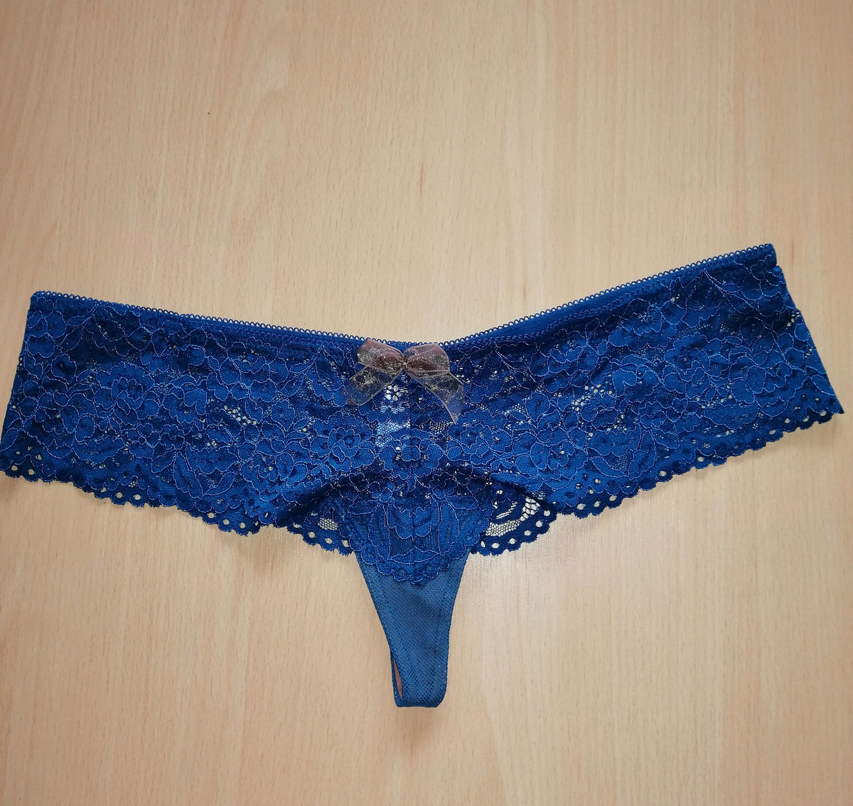 ,,b,tempt,d" kelnaitės ,,Brazilian" tipo (S-M dydis).