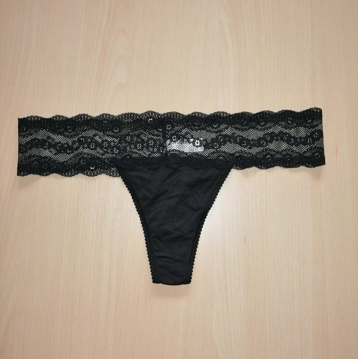 ,,b,tempt,d" kelnaitės ,,Brazilian" tipo (M-XL dydis).