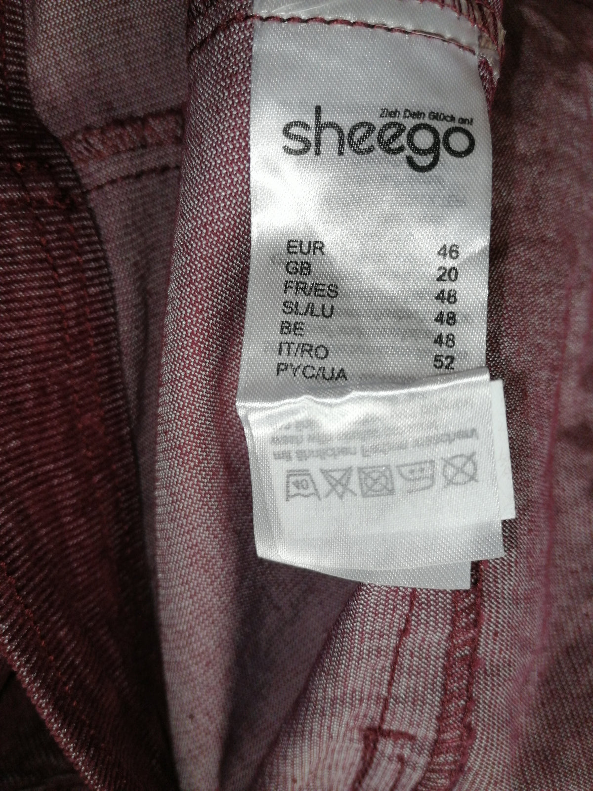,,Sheego" velvetinė liemenė (46 dydis).