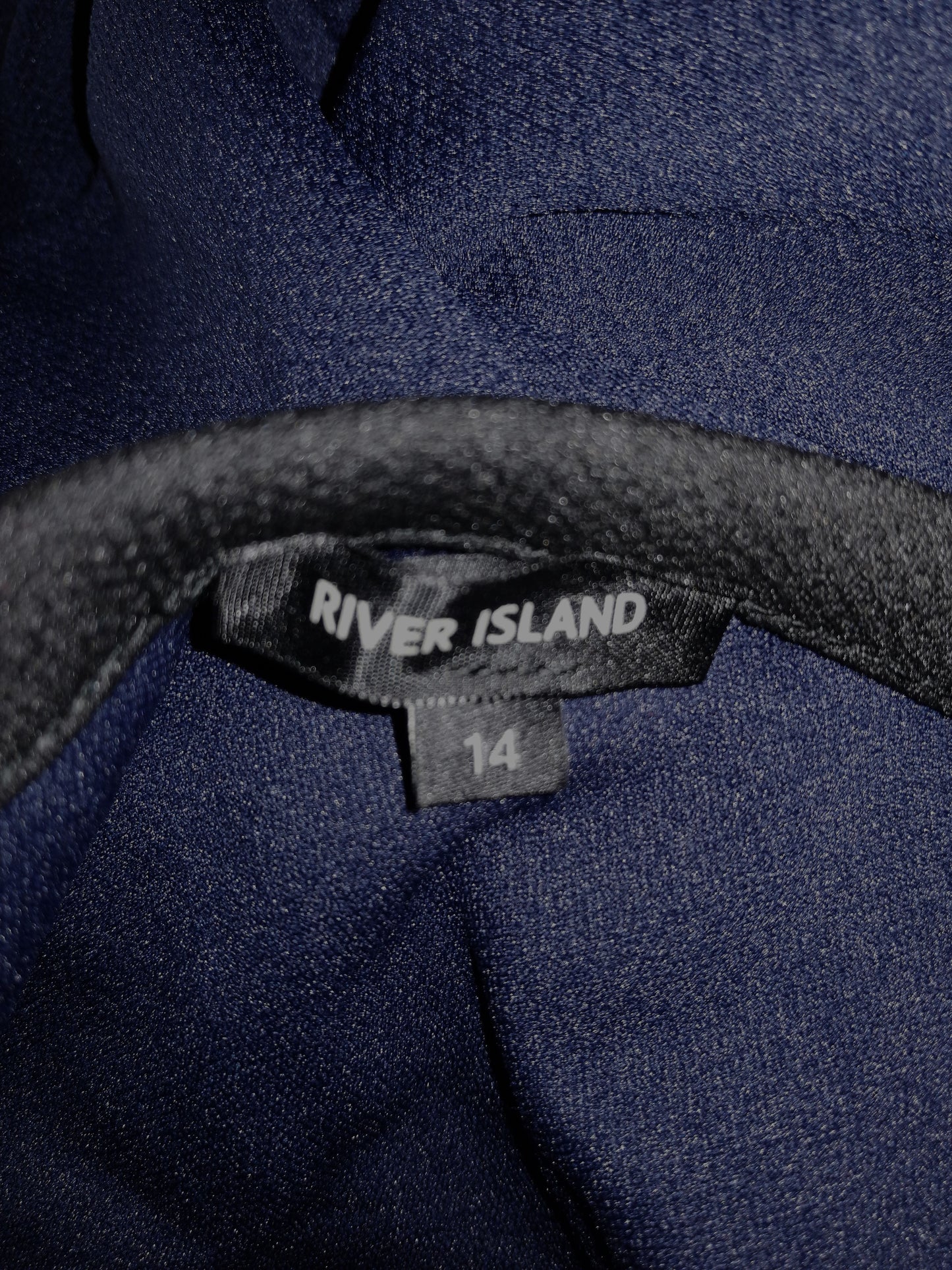 ,,RIVER ISLAND"  tampri suknutė (42 dydis).