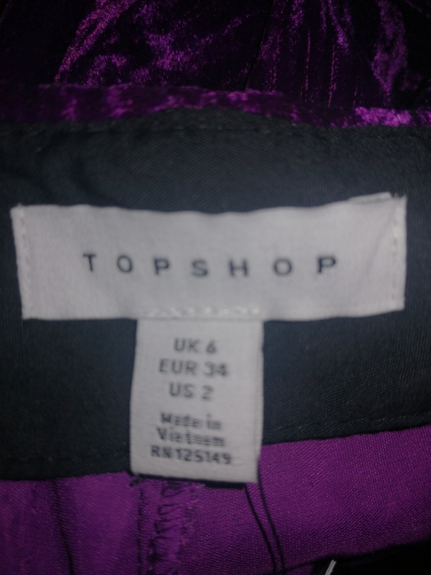 ,,TOPSHOP" aksominiai šortai (34 dydis).