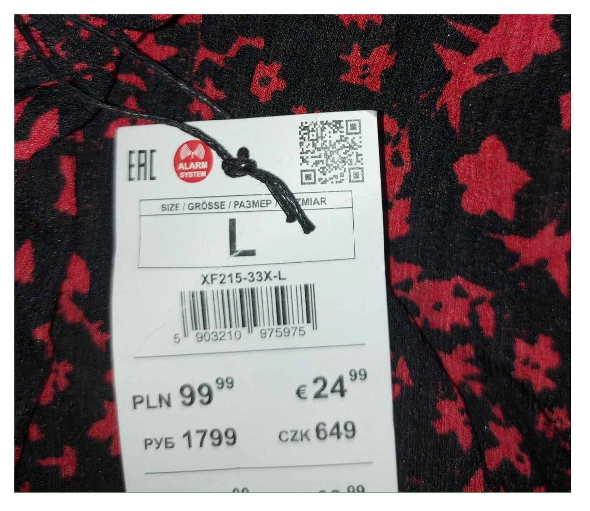 ,,Reserved" tampri suknute su neriniais (XL dydis).