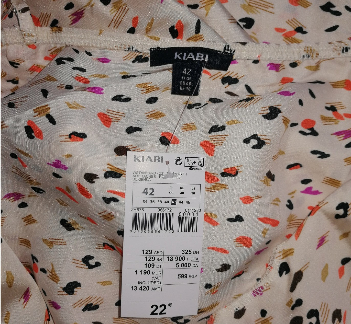 ,,KIABI" lengvo atlaso suknutė (42 dydžis).