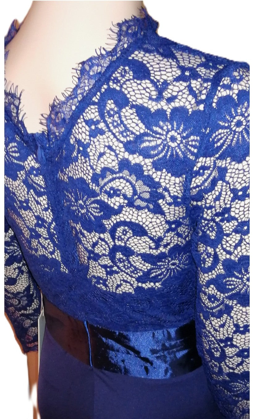 ,,DRESS"  ilga, puošni suknutė.