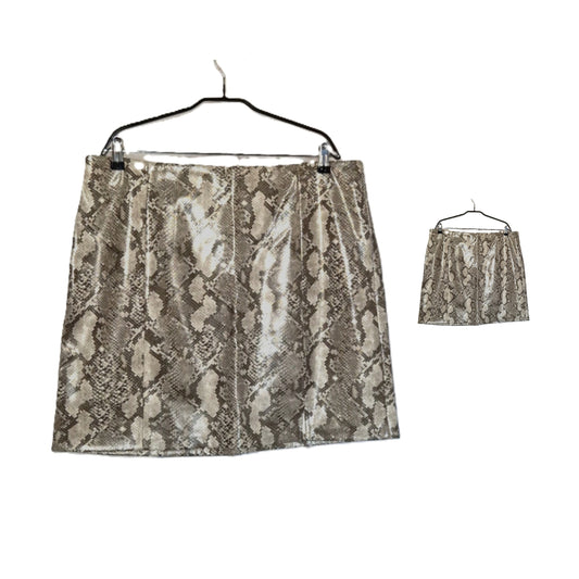 ,,ONLY" odinis sijonukas gyvatės rašto (44-46 dydis).