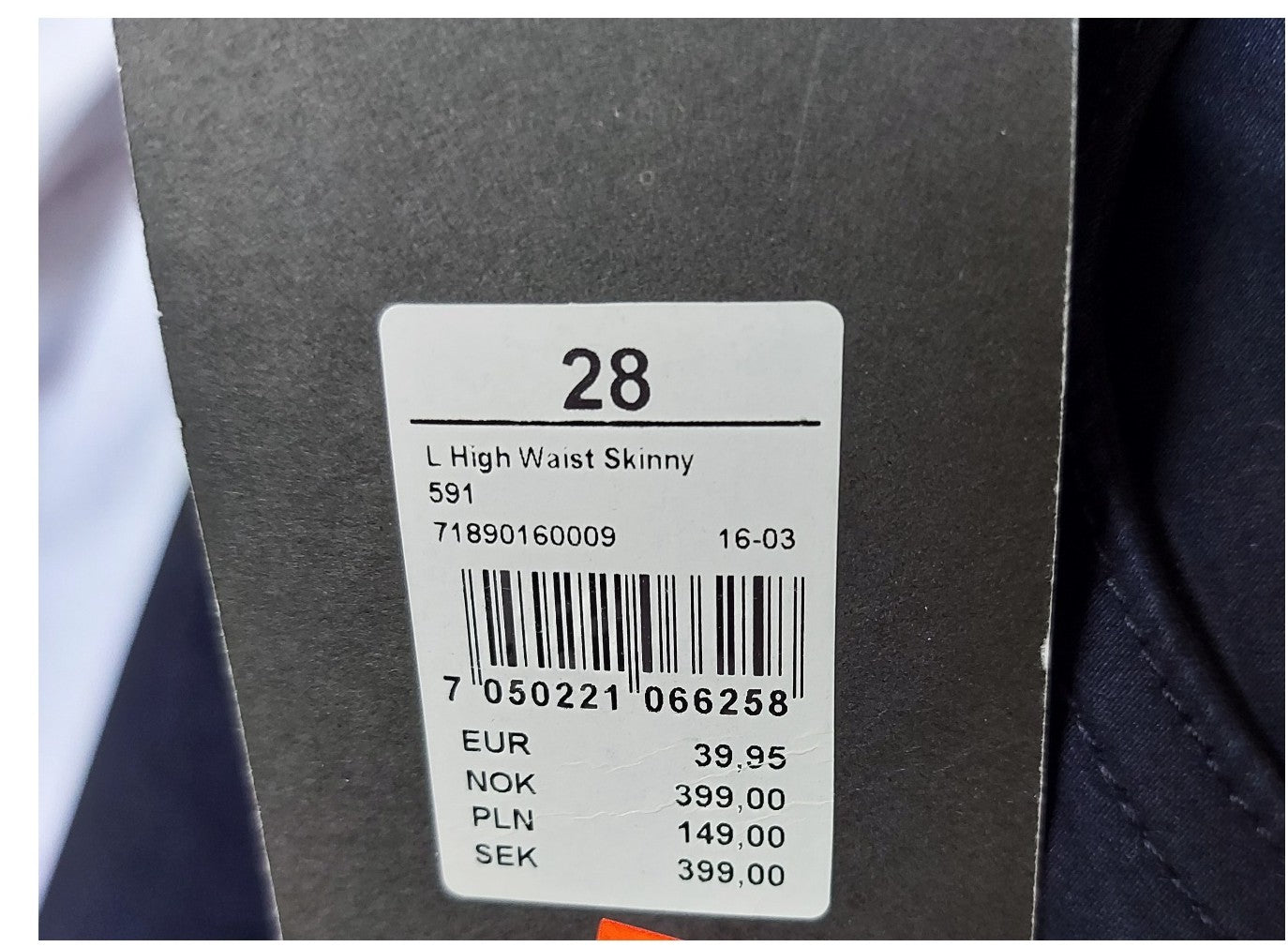 ,,HIGH WAIST" Skinny stiliaus džinsai (28 dydis).
