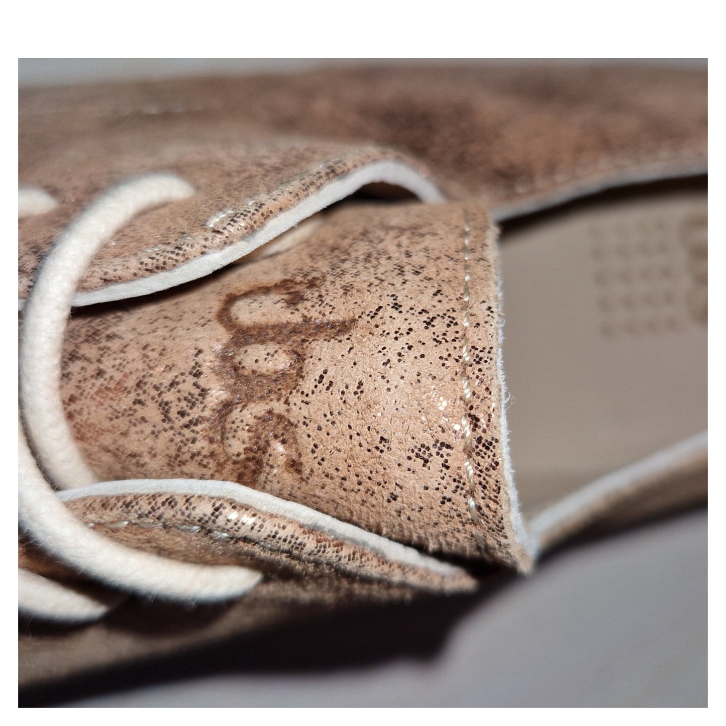 ,,tbs" suvarstomi batai iš zomšos (39 dydis).