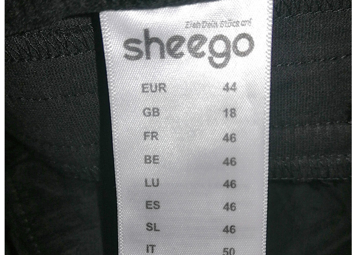 ,,SHEEGO" tamprios, veliūro kelnės (44 dydis).