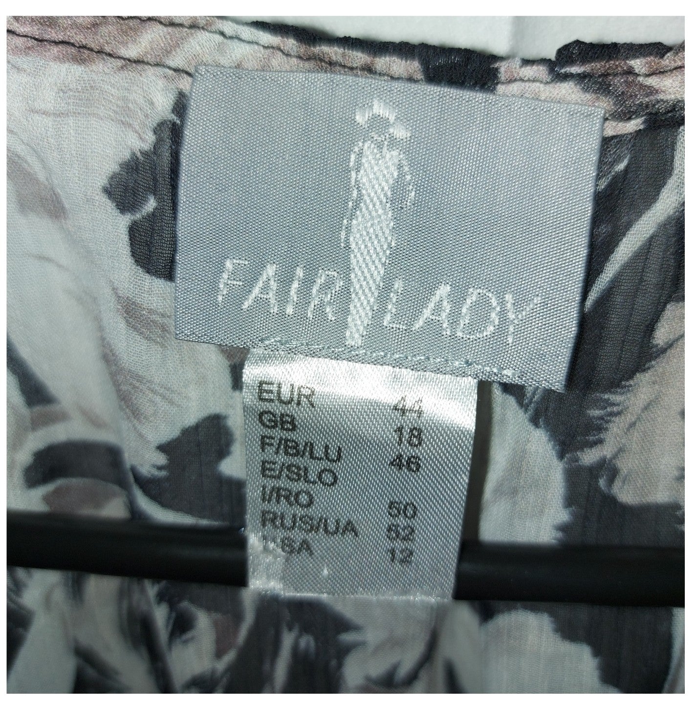 ,,FAIR LADY" lengva palaidinė (44 dydis).