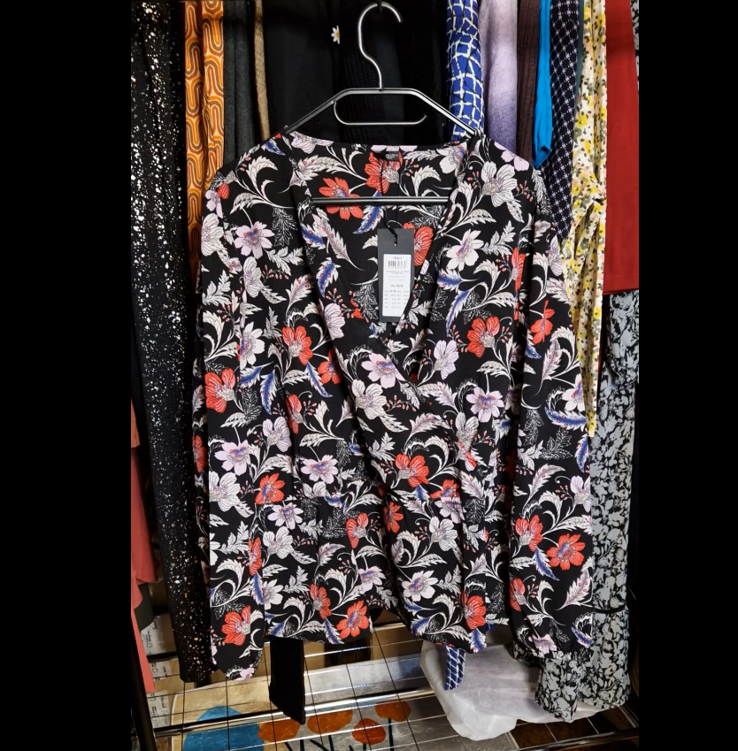 ,,ONLY"  palaidinės (42-44 ir 50-52 dydžių).